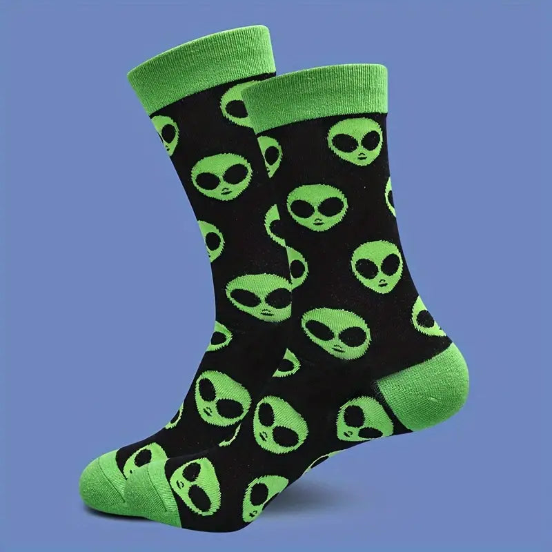 1 Pair Of Men's Trendy Cartoon Alien Pattern Crew Socks, Breathable Cotton Blend Comfy Casual Unisex Socks For Men's Outdoor Wearing All Seasons Wearing